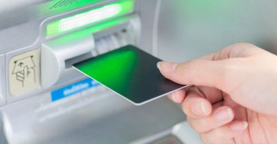 Dzielnicowy namierzył sprawców włamań na konto bankowe